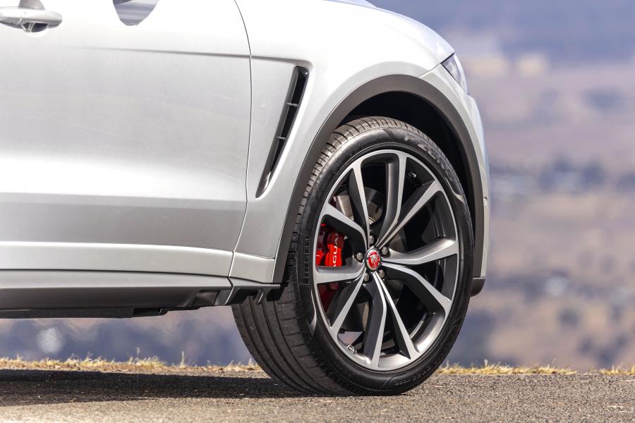 Детали экстерьера Jaguar F-Pace SVR 2019 года  (AU) (фото 10 из 40)